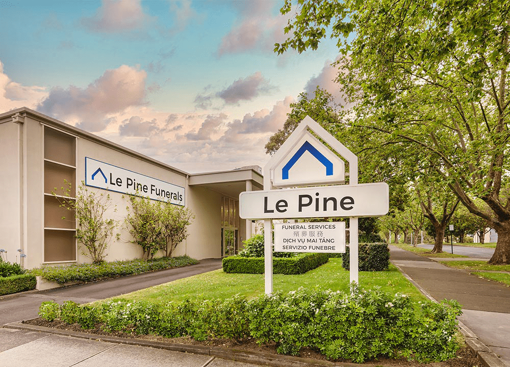 Le Pine Funeral - Box Hill free flower delivery